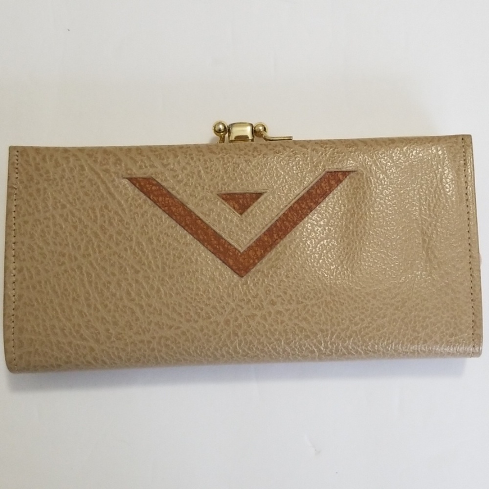 Lady Buxton tan billfold